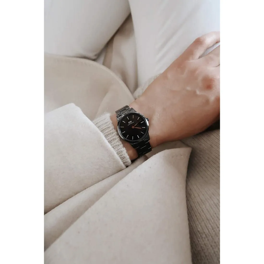 Daniel Wellington Black Dial Women Analogue Watch - DW00100414