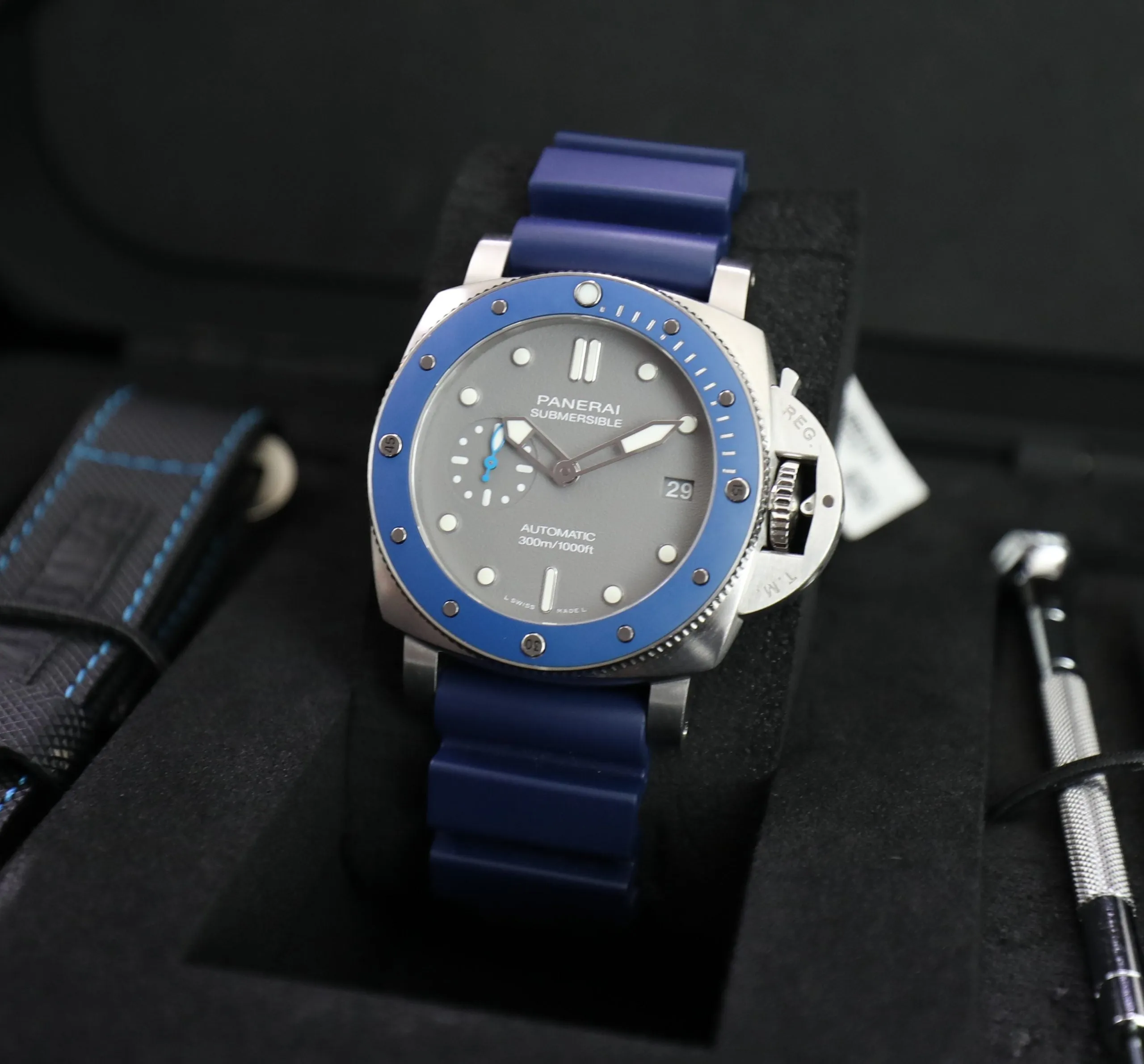 Panerai Submersible 42mm – PAM00959 – Grey Dial – Blue Bezel – Unworn – Full Set