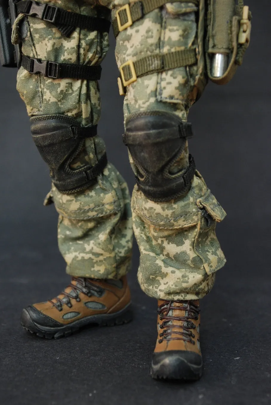 Rare Hot Toys U.S. Army Ranger 75th Ranger Regiment with MK16 Scar-L Mint in Box