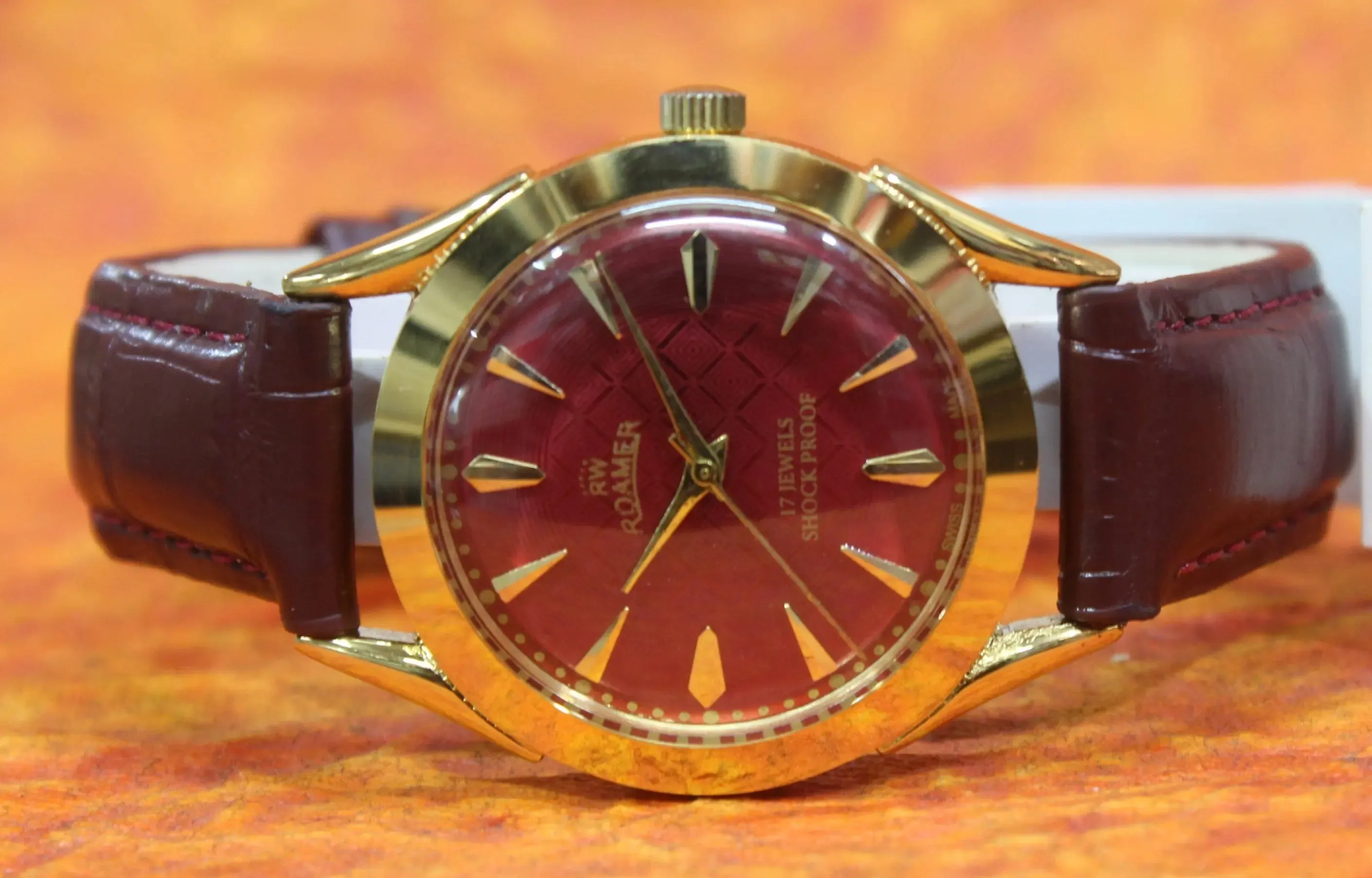 Roamer Vintage Wristwatch 17 Jewels FHF ST96 Mechanical Hand Winding Swiss Made Red Dial