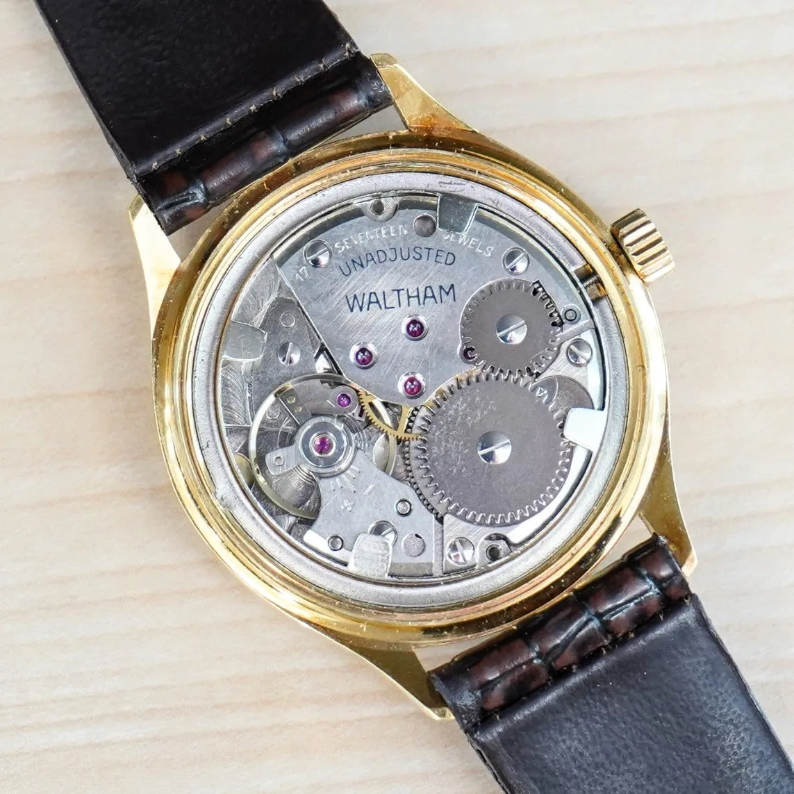 Vintage WALTHAM Watch 17 Jewels Shock Resistant 34mm Wristwatch CN-200-140