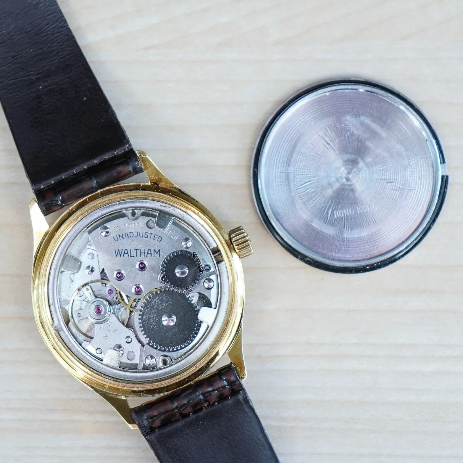 Vintage WALTHAM Watch 17 Jewels Shock Resistant 34mm Wristwatch CN-200-140